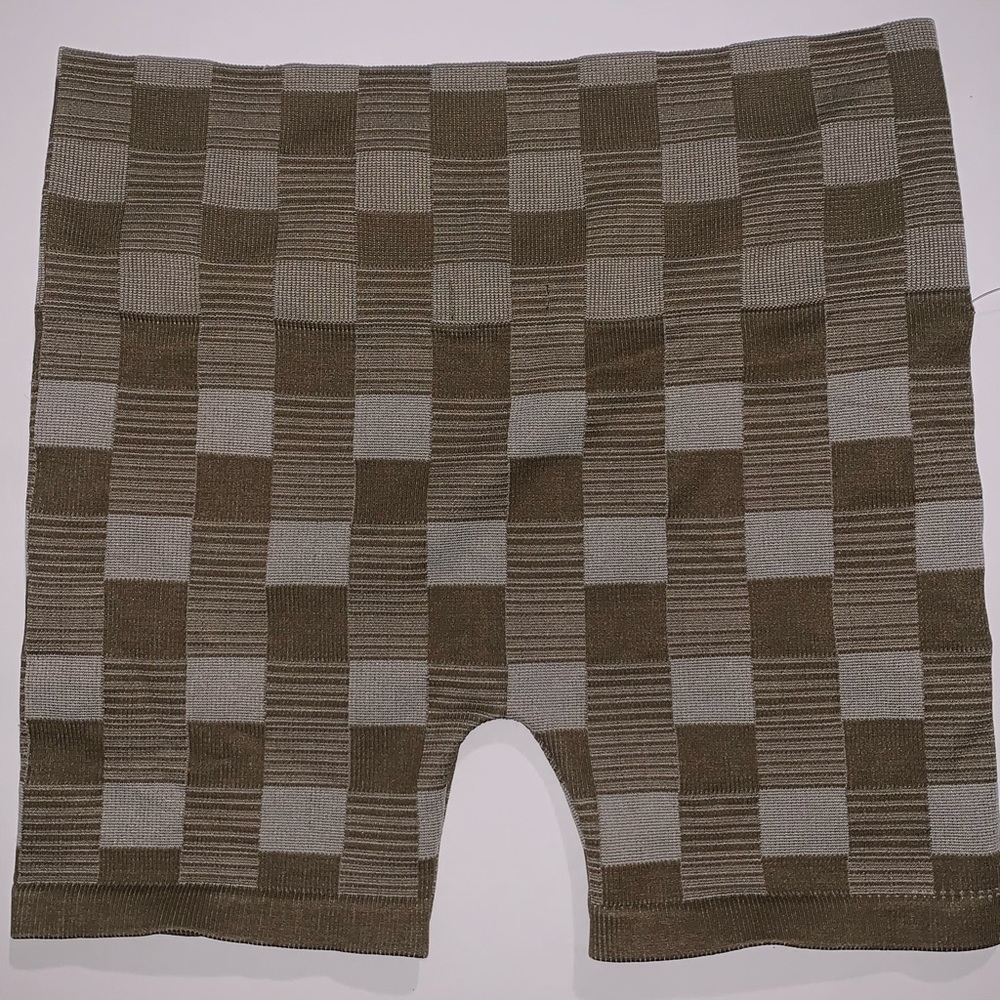 Green Checkered Patterned Workout Set - Picture 2 of 3
